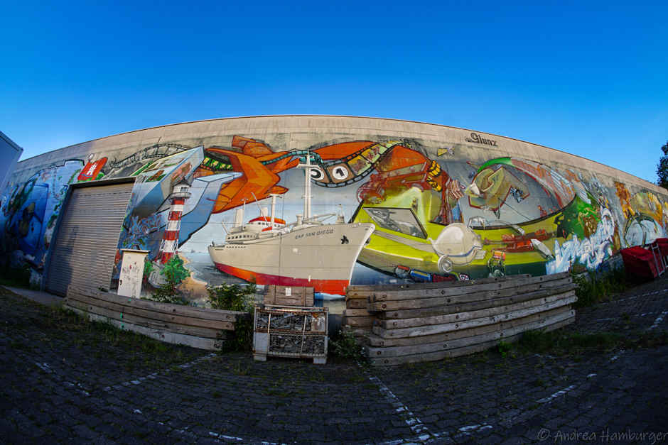 Graffiti, Graffito, größtes Graffiti der Welt, Mammut-Gemälde, Hamburger Hafen, Hallenwand Bergedorf, Bergedorfer Künstler, Attraktion, Dock 10, Blohm und Voss, Zeitreise